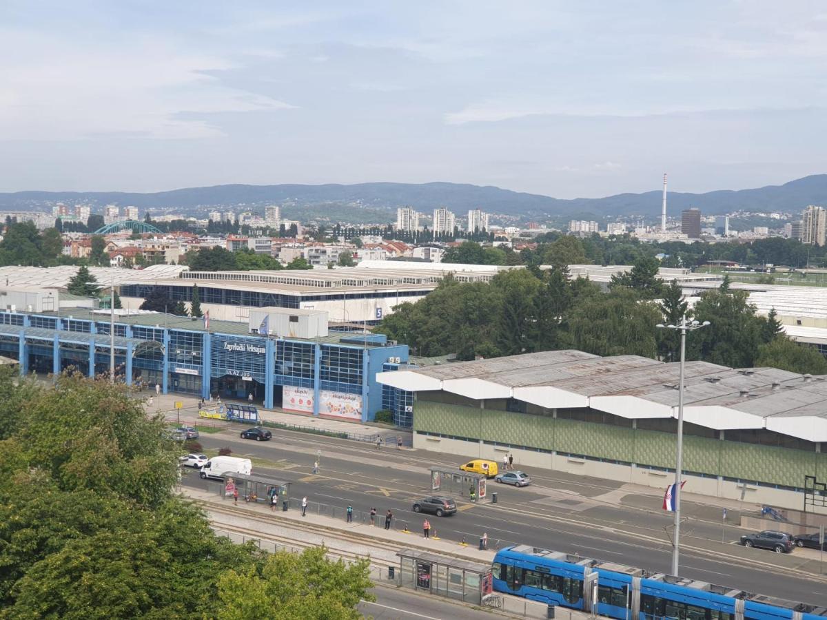 Apartman Lana ,Froudeova Ulica 3 Nasuprot Zg Velesajma Apartment ซาเกร็บ ภายนอก รูปภาพ